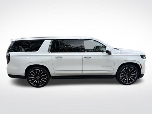 Used 2025 Chevrolet Suburban High Country AWD/4WD image 11