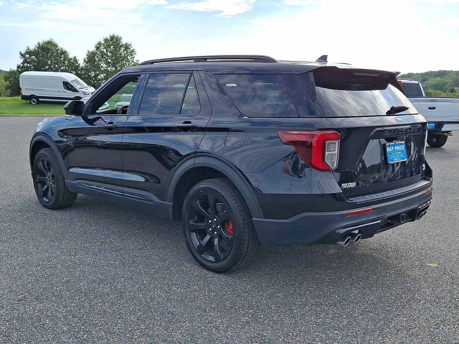 Certified 2022 Ford Explorer ST w/ ST Street Pack AWD/4WD image 5