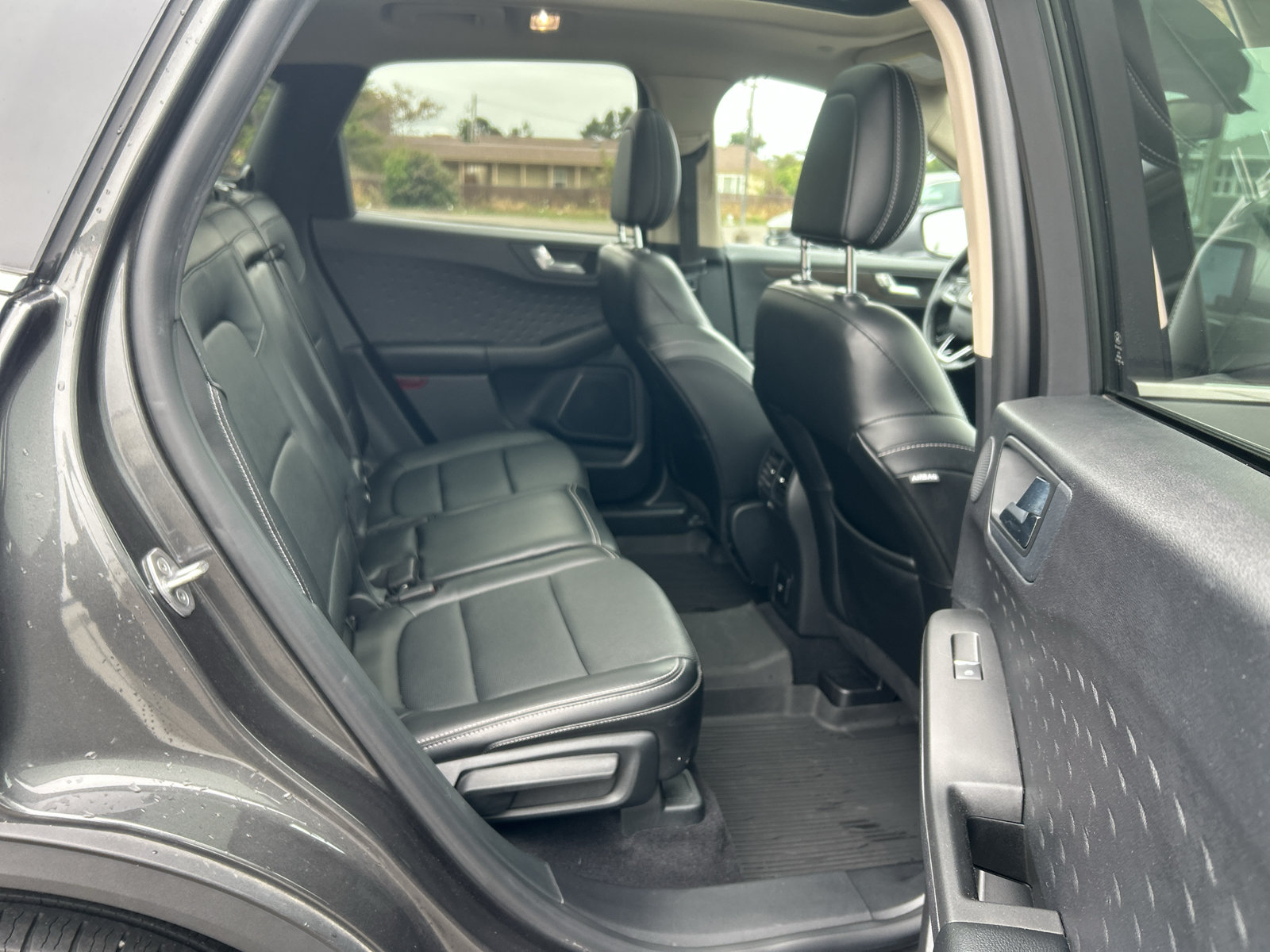 Certified 2020 Ford Escape Titanium AWD/4WD image 32