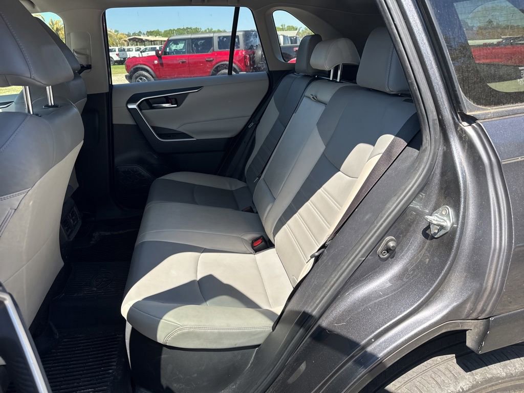 Used 2022 Toyota RAV4 XLE Premium image 15