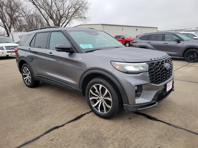 Certified 2025 Ford Explorer ST-Line AWD/4WD image 1