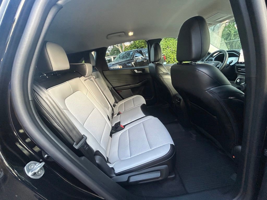 Certified 2024 Ford Escape SE image 32