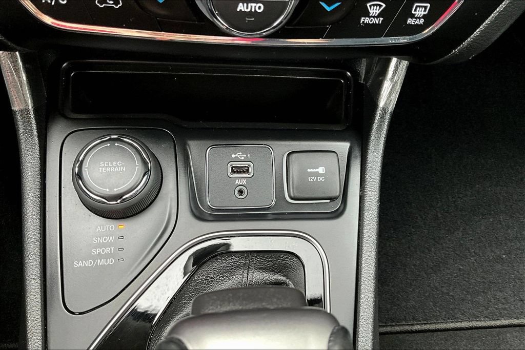 Used 2020 Jeep Cherokee Limited AWD/4WD image 16