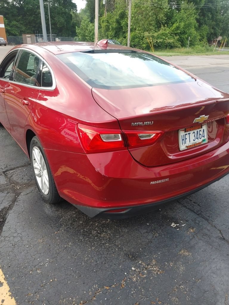 Used 2017 Chevrolet Malibu LT w/ Leather Package FWD image 7