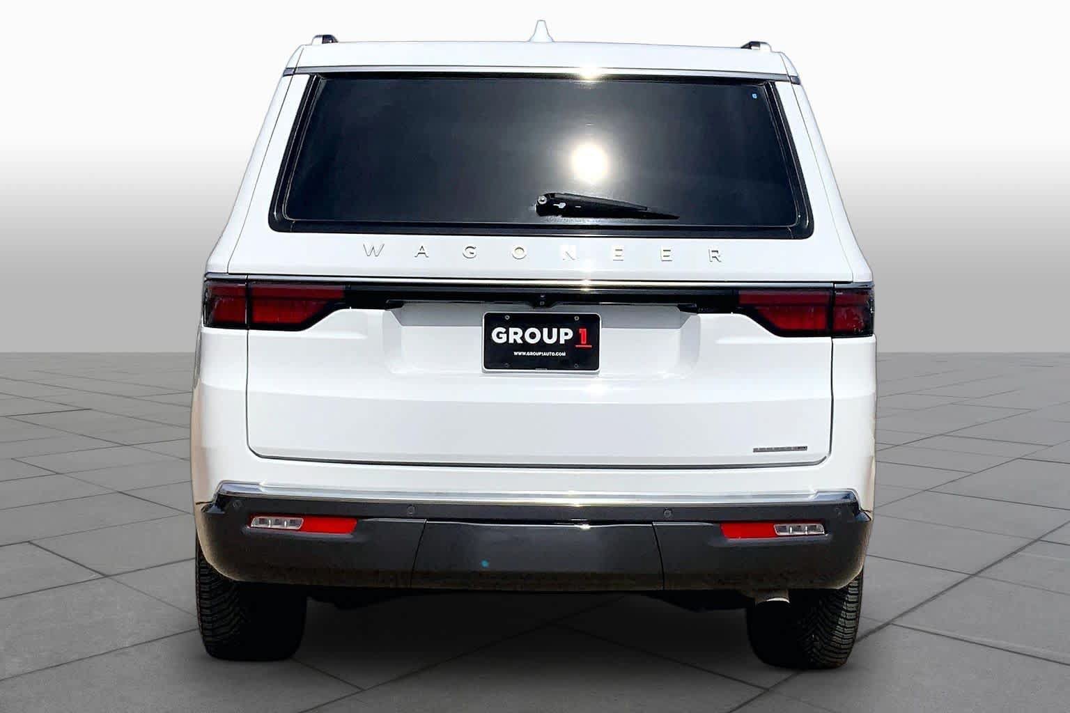 Used 2022 Jeep Wagoneer Series III w/ Premium Group I RWD image 5