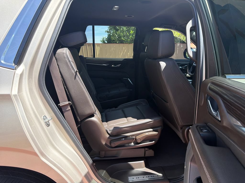 Used 2021 GMC Yukon Denali w/ Advanced Technology Package AWD/4WD image 32