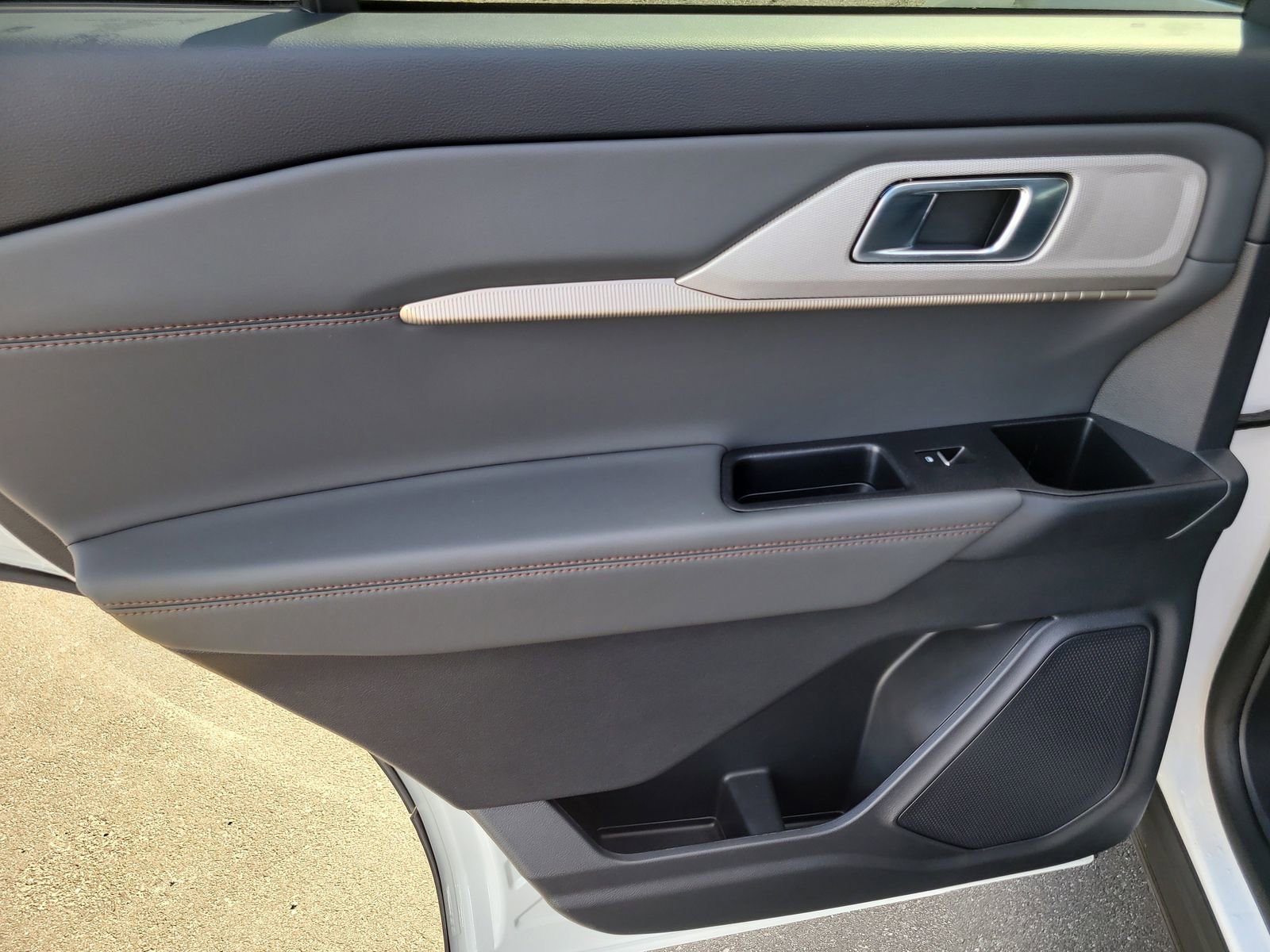 Certified 2025 Ford Explorer Active image 9