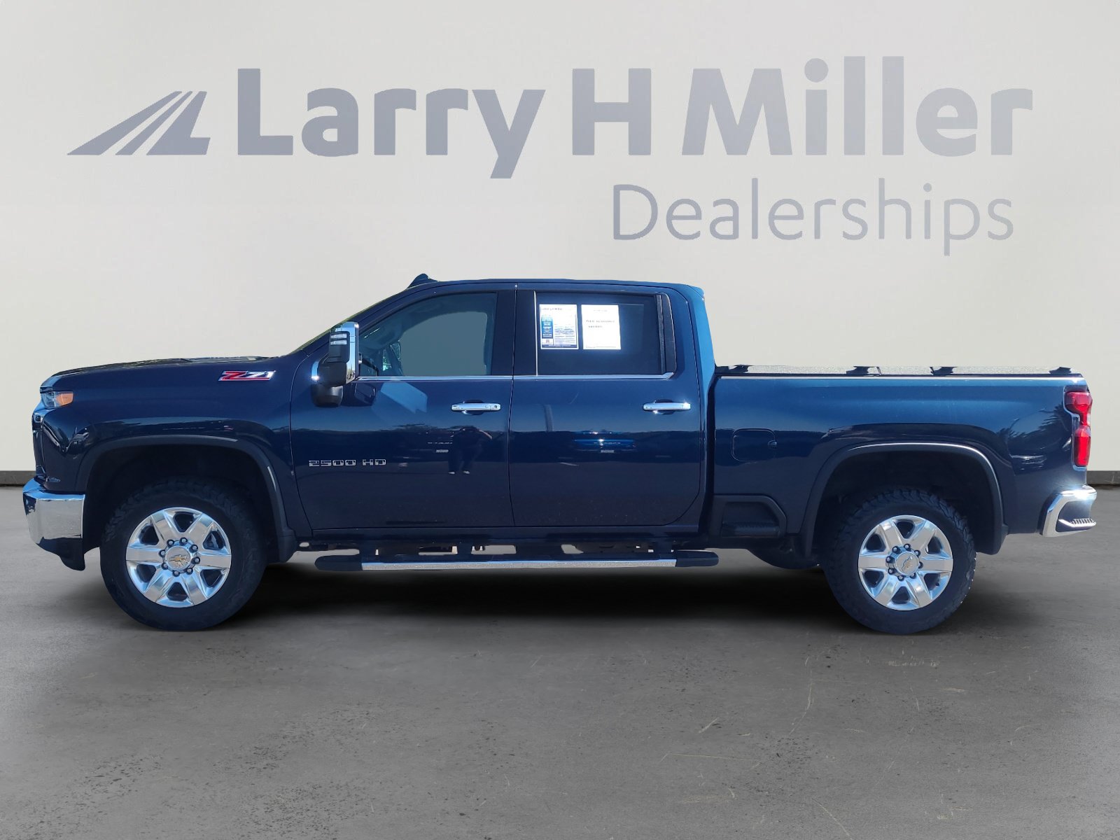 Used 2022 Chevrolet Silverado 2500 LTZ w/ LTZ Plus Package AWD/4WD image 2