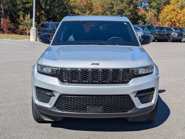 Used 2023 Jeep Grand Cherokee Altitude image 9