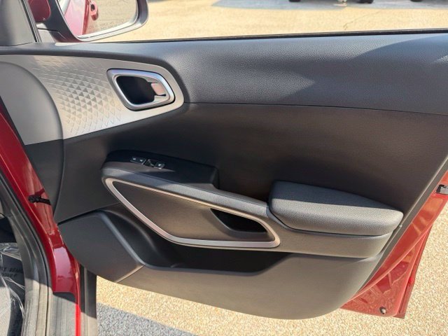 Used 2024 Kia Soul LX w/ LX Technology Package FWD image 31