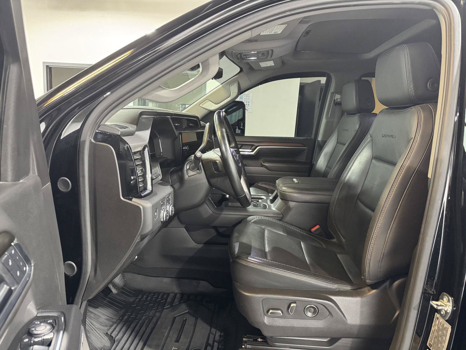 Used 2025 GMC Sierra 2500 Denali w/ Denali Reserve Package AWD/4WD image 12