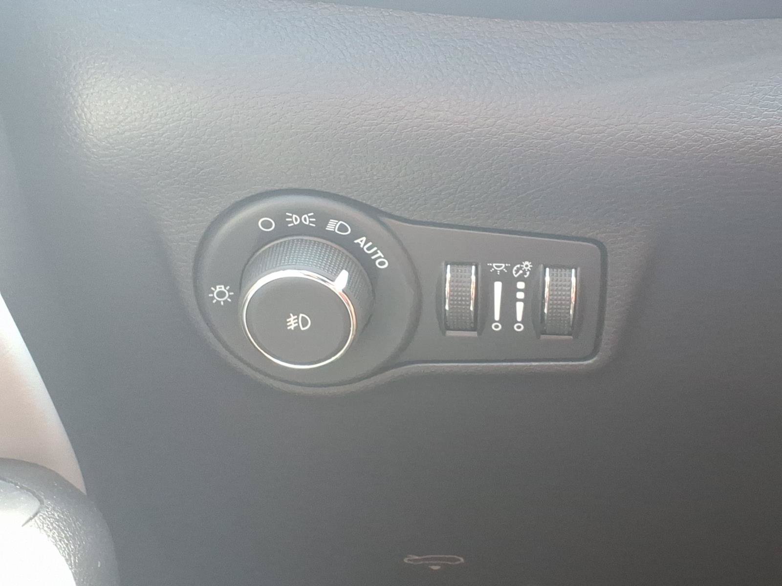 Used 2023 Jeep Compass Limited AWD/4WD image 16