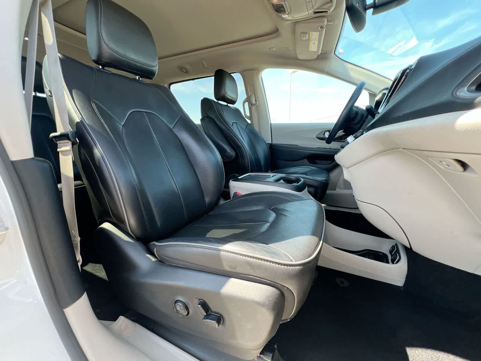 Used 2020 Chrysler Pacifica Limited FWD image 21