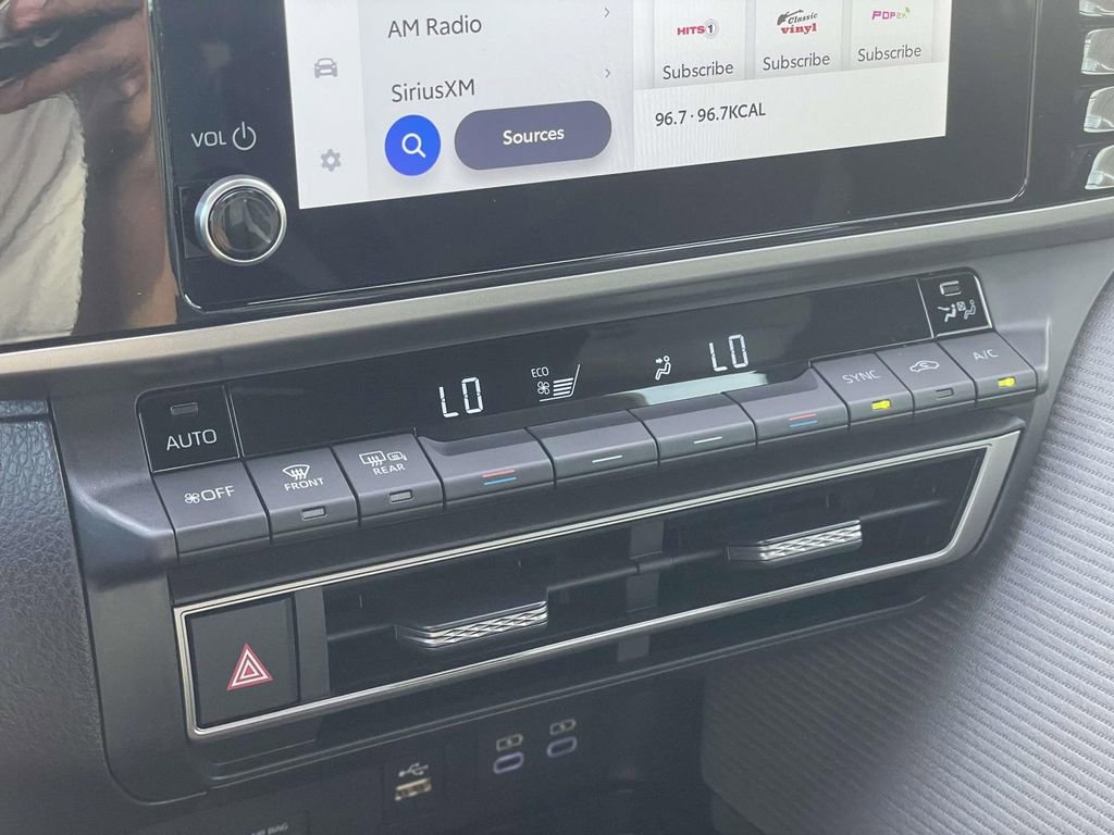 Used 2025 Toyota Camry SE image 18