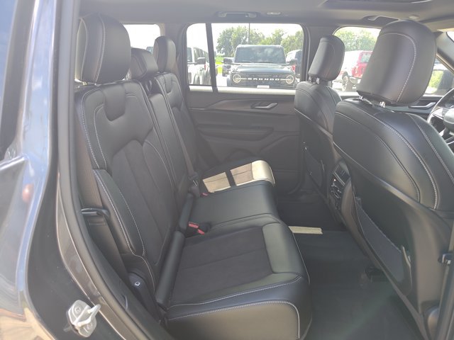 Used 2023 Jeep Grand Cherokee Altitude AWD/4WD image 13