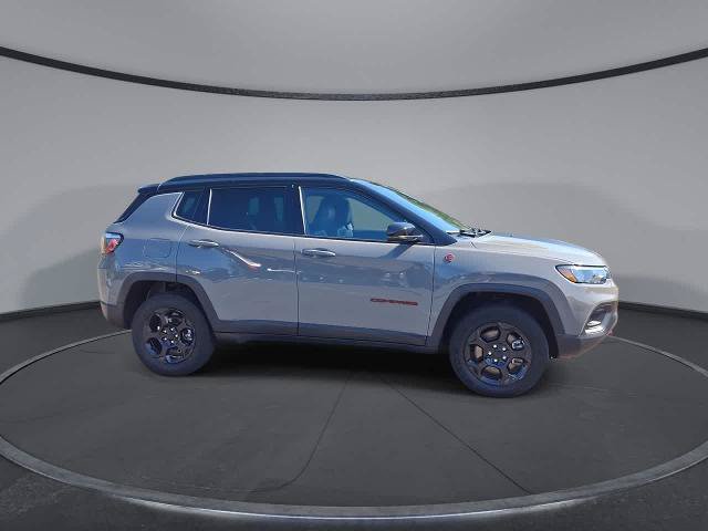 Used 2024 Jeep Compass Trailhawk AWD/4WD image 9