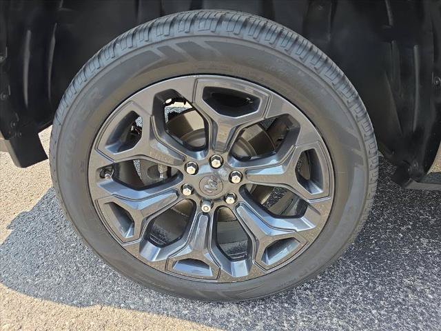 Used 2020 RAM 1500 Limited w/ Black Appearance Package AWD/4WD image 7