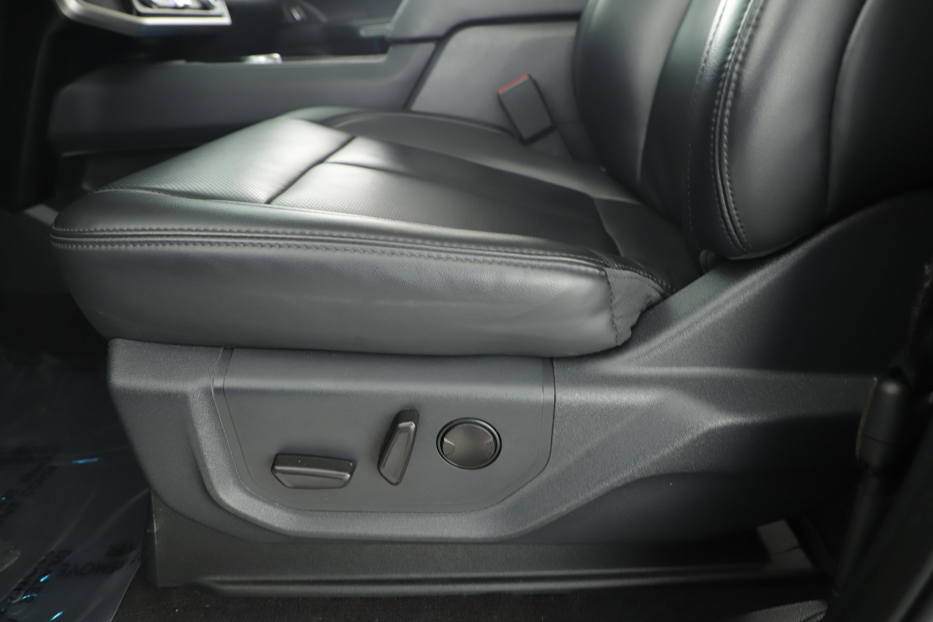 Certified 2024 Ford Expedition XLT image 10