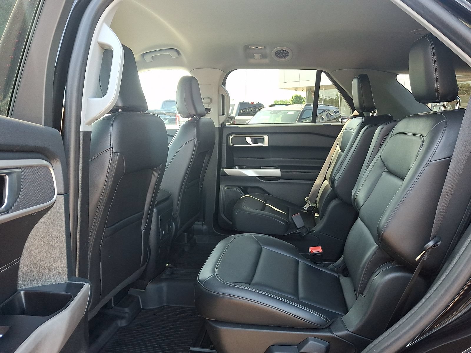 Certified 2023 Ford Explorer XLT w/ Equipment Group 202A AWD/4WD image 11