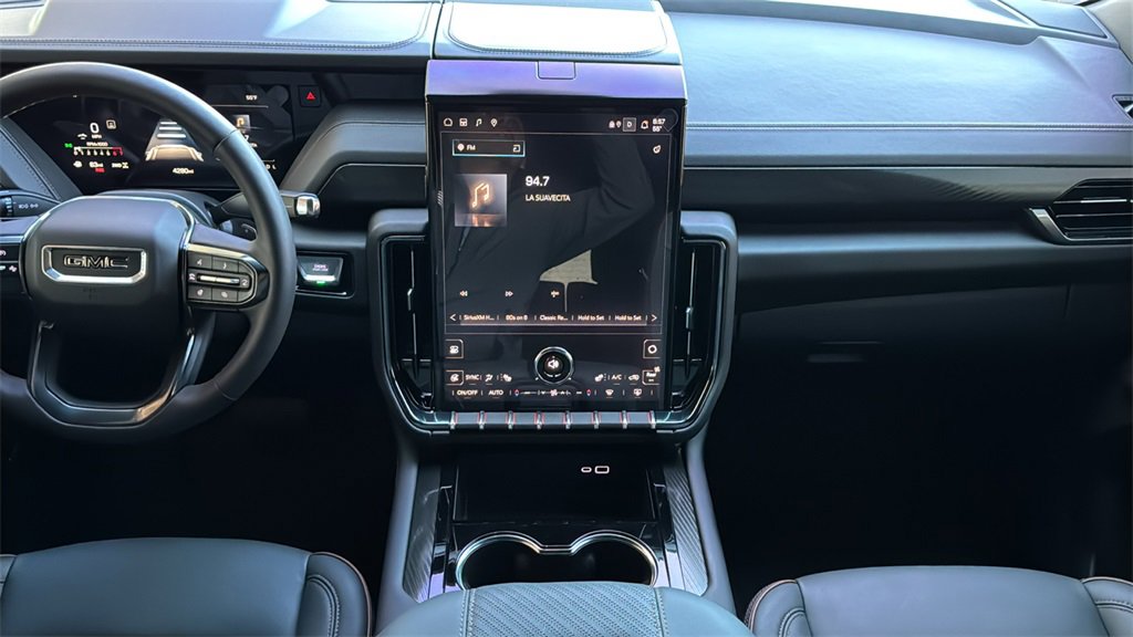 Used 2025 GMC Yukon AT4 w/ AT4 Premium Package image 11