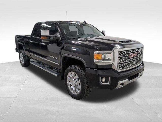 Used 2018 GMC Sierra 2500 Denali w/ Duramax Plus Package AWD/4WD image 18