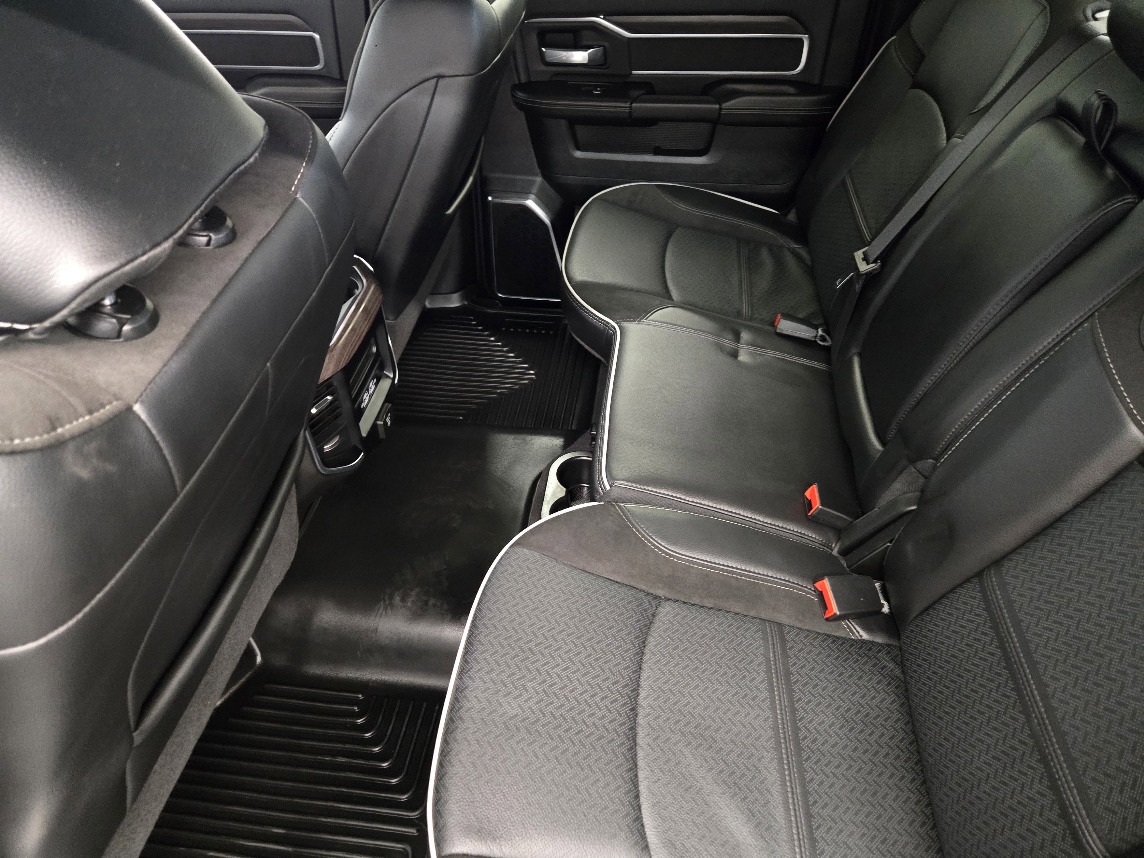 Used 2025 RAM 2500 Laramie AWD/4WD image 30