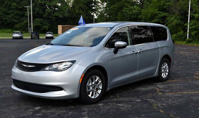 Used 2022 Chrysler Voyager LX FWD image 6