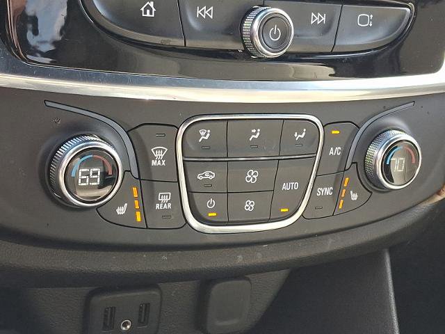 Used 2022 Chevrolet Traverse LT image 16