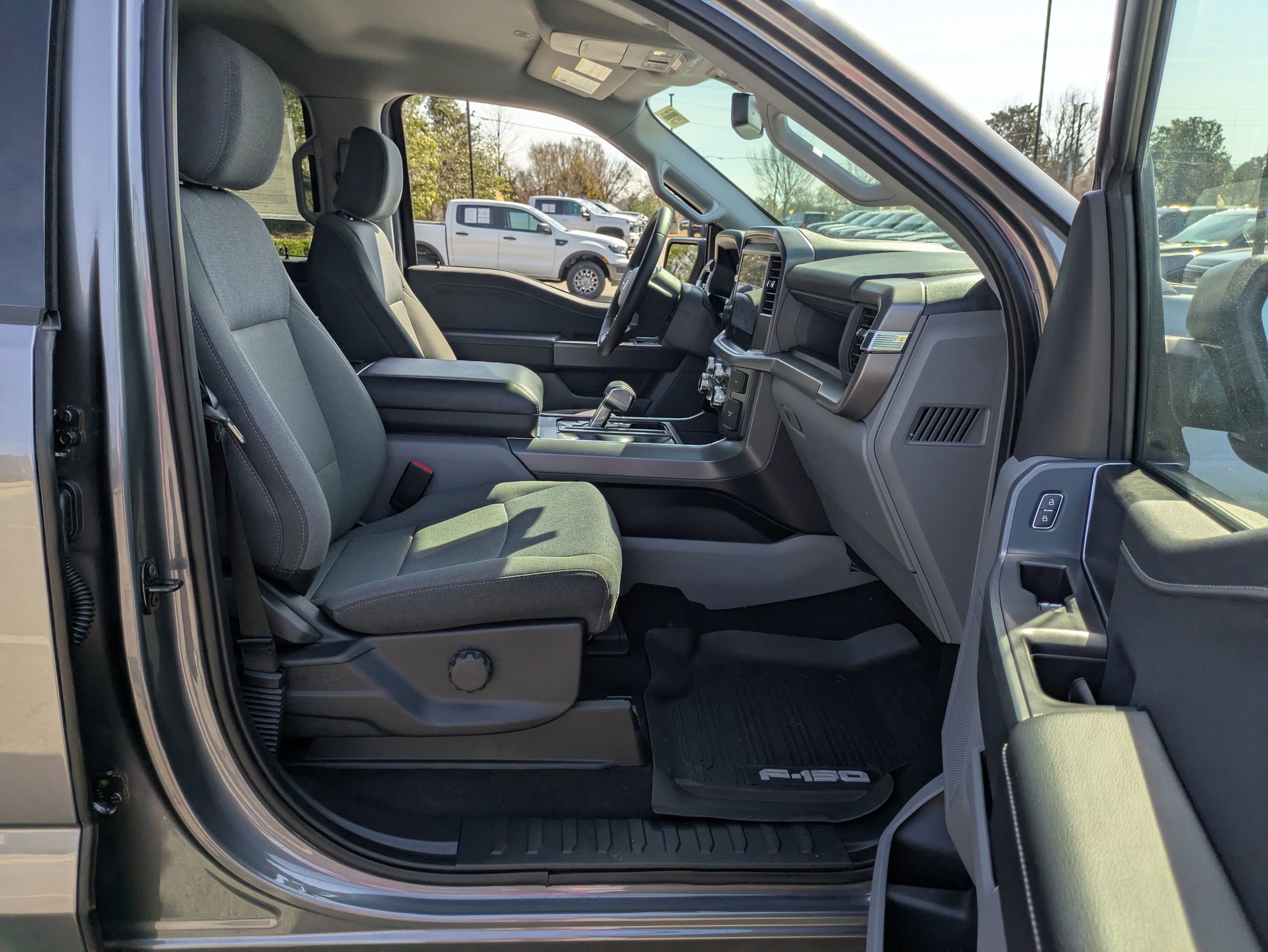 Certified 2025 Ford F150 Lightning XLT image 40