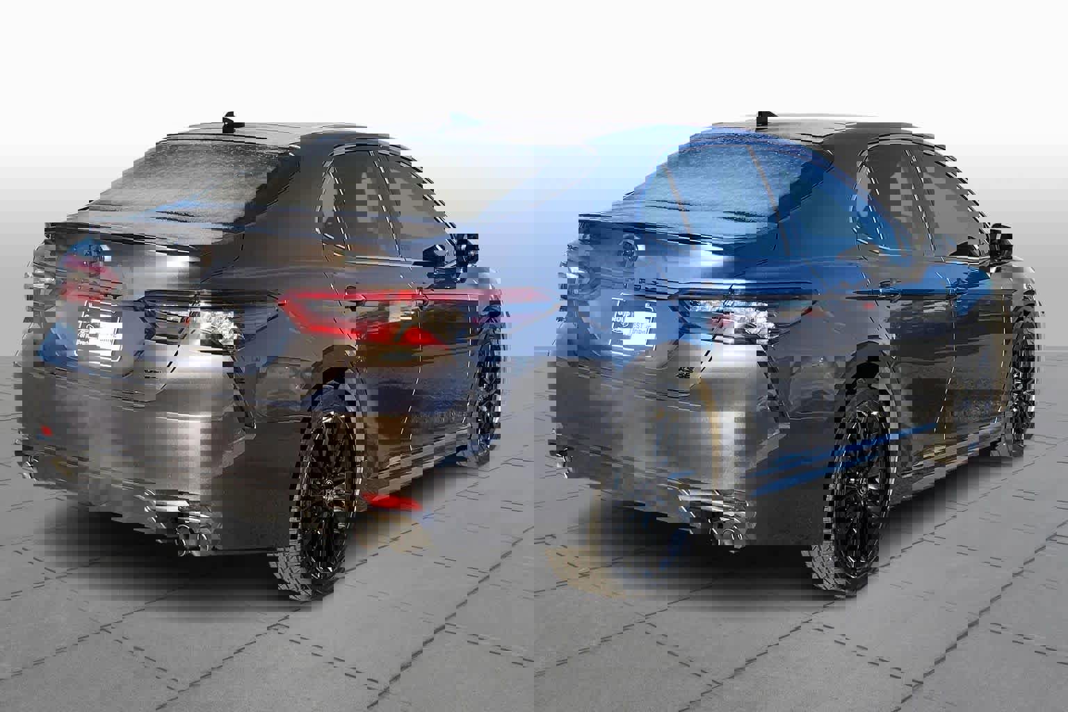 Used 2023 Toyota Camry XSE image 3