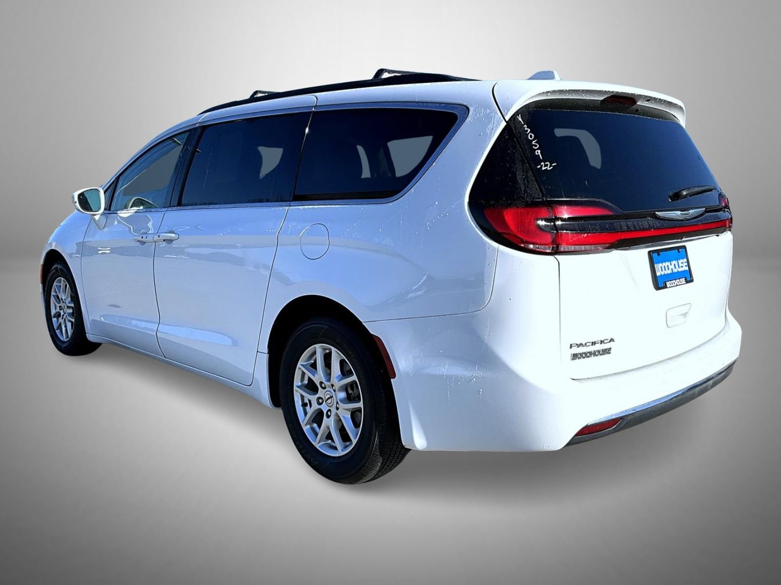 Used 2022 Chrysler Pacifica Touring-L FWD image 7