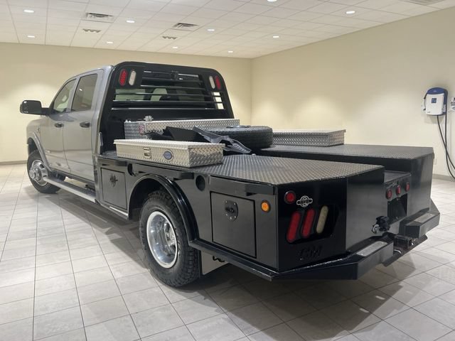 Used 2020 RAM 3500 Tradesman w/ Chrome Appearance Group RWD image 2