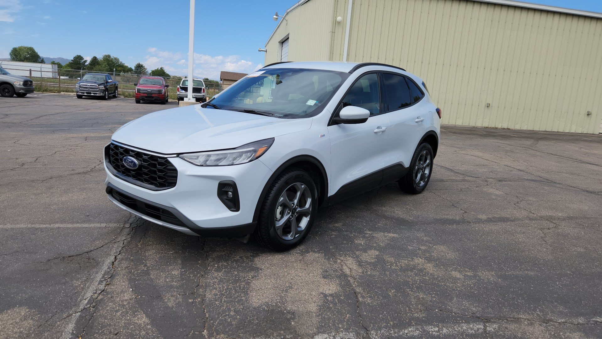 Certified 2025 Ford Escape ST-Line Select AWD/4WD image 3