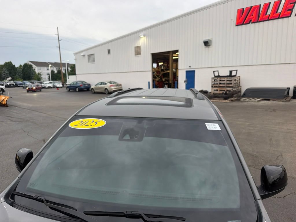 Used 2025 Dodge Durango R/T AWD/4WD image 18