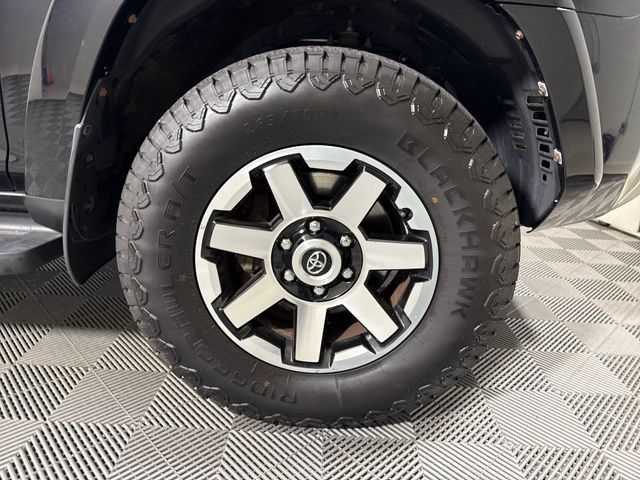 Used 2017 Toyota 4Runner TRD Off-Road AWD/4WD image 12
