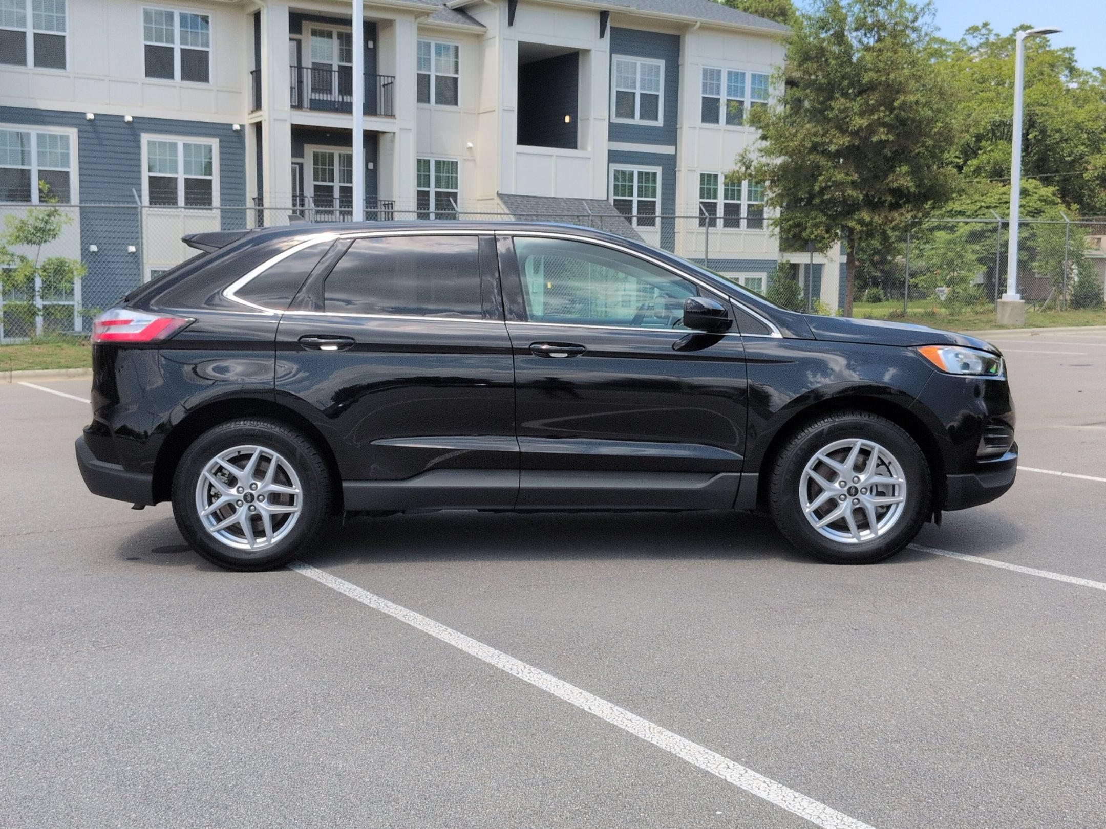 Certified 2024 Ford Edge SEL AWD/4WD image 3