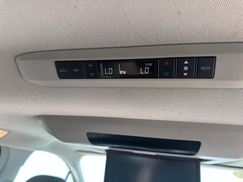 Used 2021 Toyota Sienna XLE w/ XLE Plus Package FWD image 34