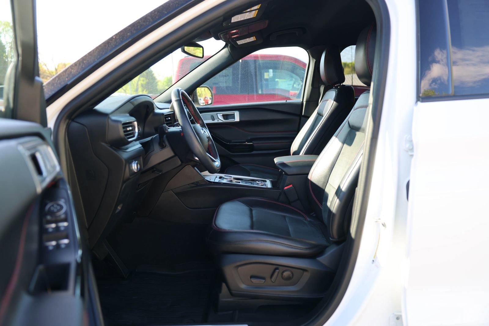 Certified 2022 Ford Explorer ST-Line w/ Class IV Trailer Tow Package AWD/4WD image 19