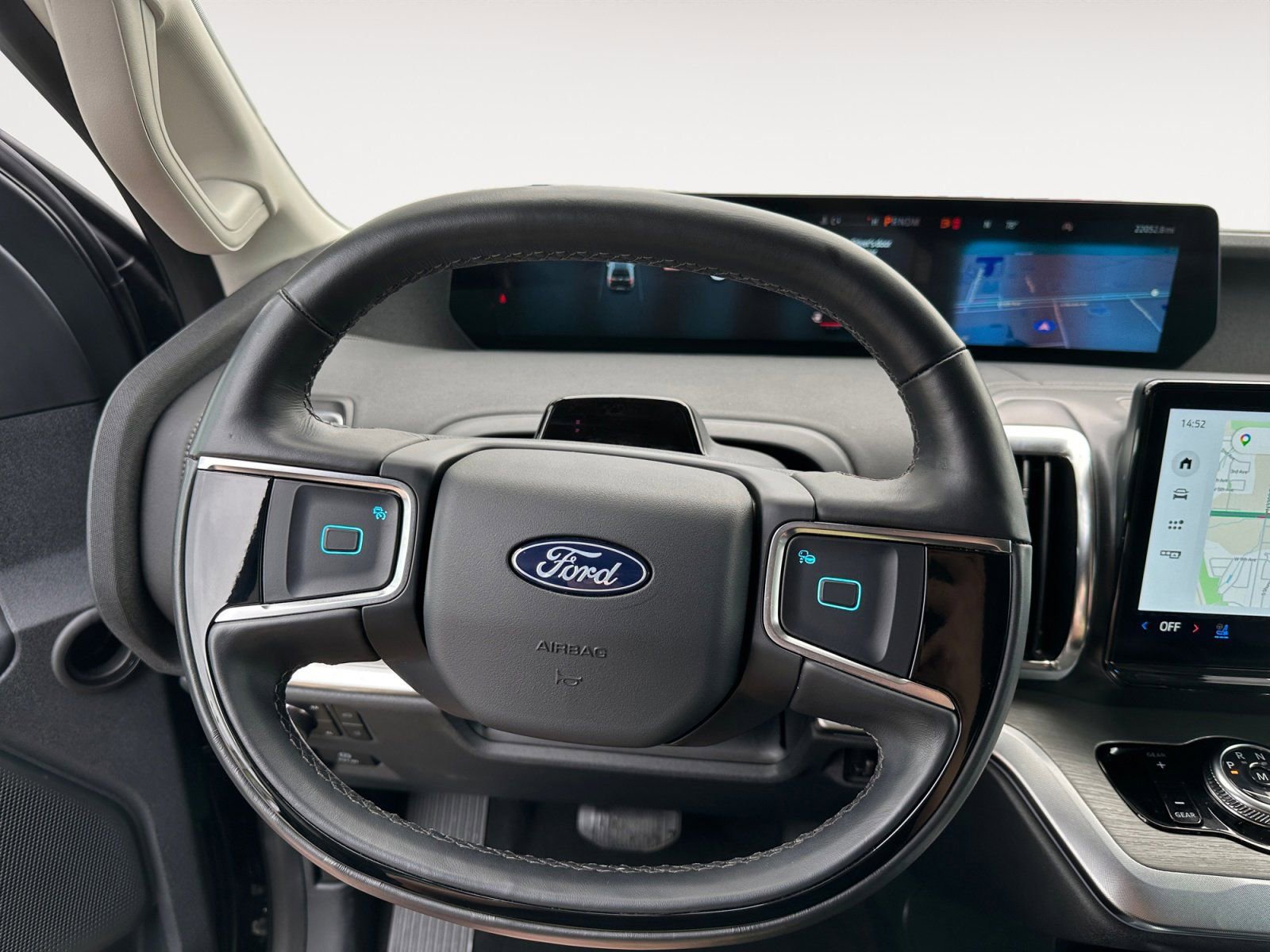 Certified 2025 Ford Expedition Platinum AWD/4WD image 12