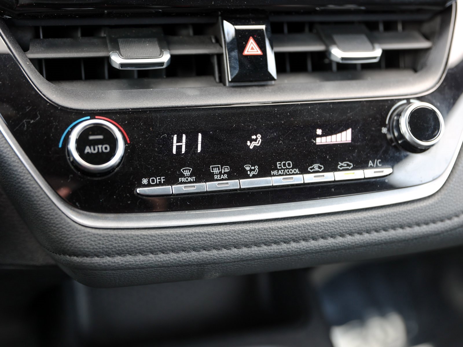 Used 2020 Toyota Corolla SE image 24