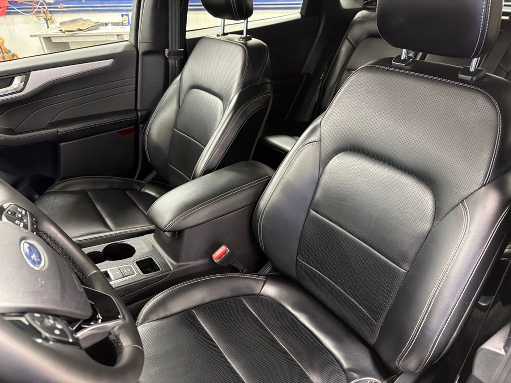 Certified 2024 Ford Escape Platinum AWD/4WD image 14