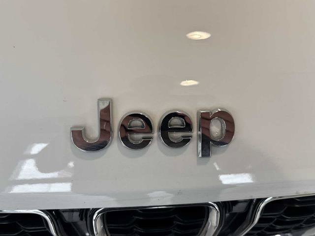 Used 2023 Jeep Grand Cherokee Limited AWD/4WD image 29