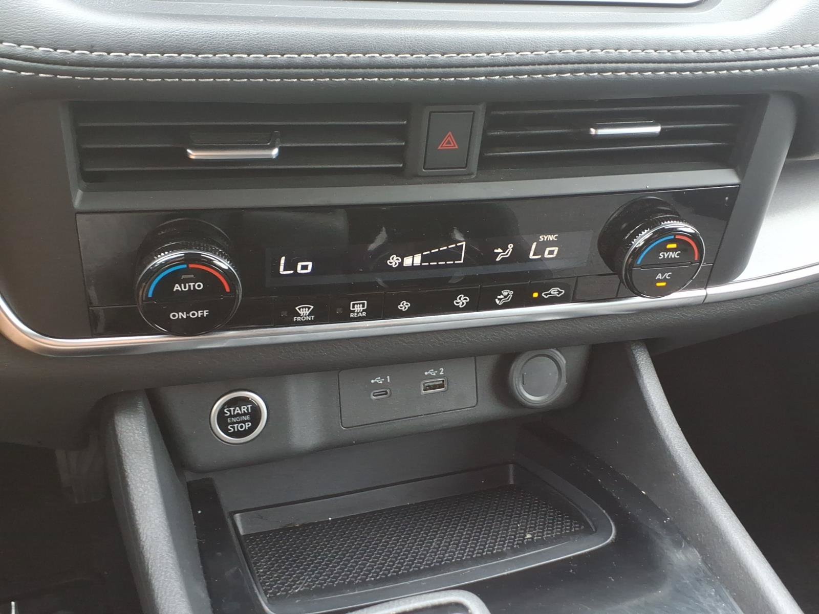 Used 2023 Nissan Rogue SV AWD/4WD image 19