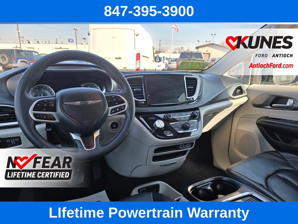 Used 2024 Chrysler Pacifica Touring-L FWD image 42