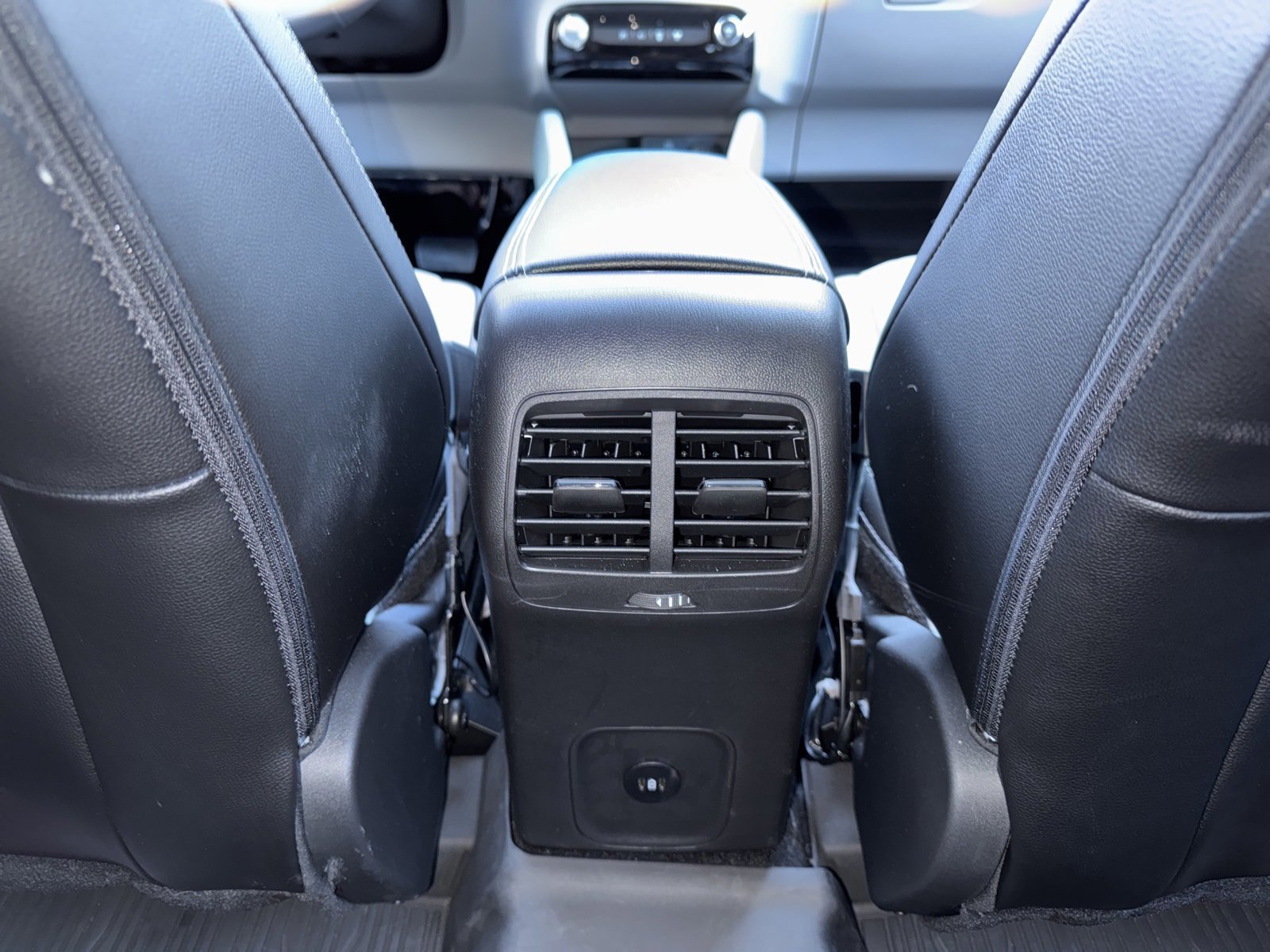 Certified 2025 Ford Escape SE w/ PHEV Premium Package image 32