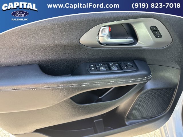 Used 2025 Chrysler Pacifica Select FWD image 20