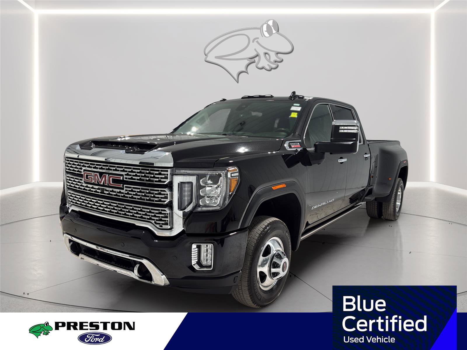 Used 2022 GMC Sierra 3500 Denali AWD/4WD image 1