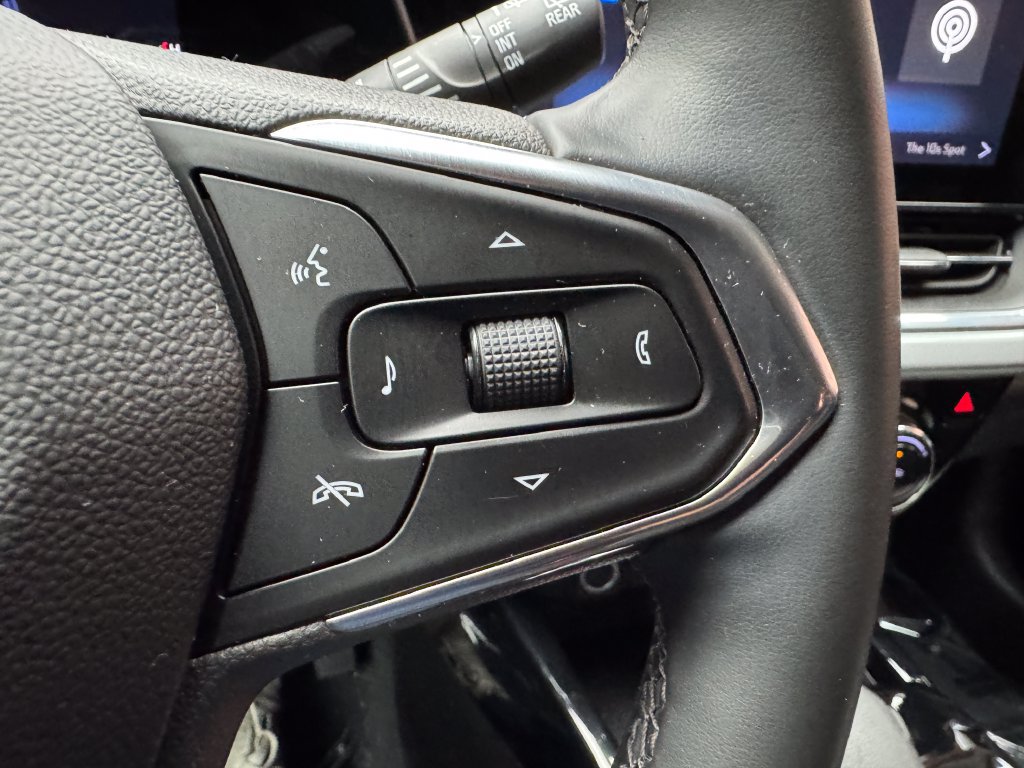 Used 2025 Chevrolet Trax LT w/ Driver Confidence Package FWD image 14