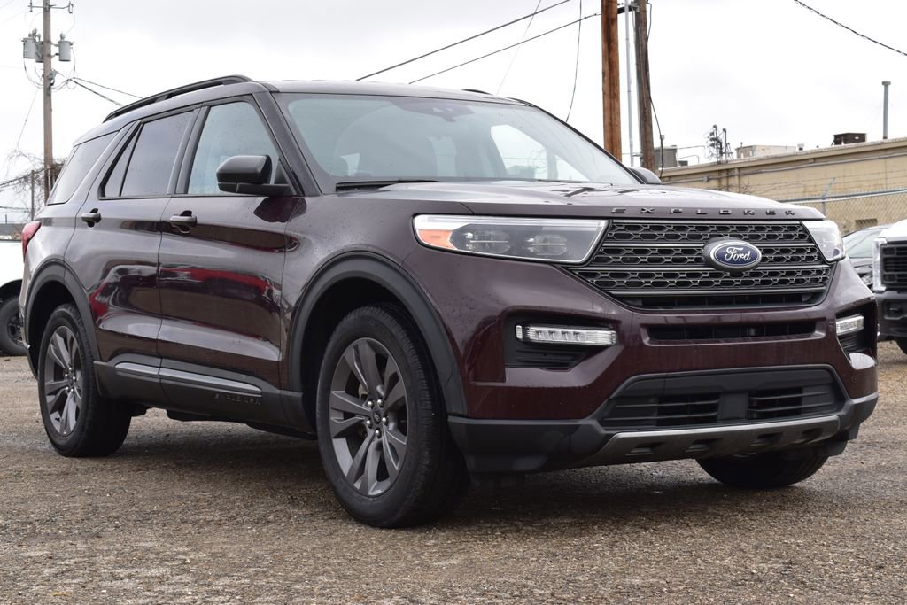 Certified 2022 Ford Explorer XLT w/ Equipment Group 202A image 17