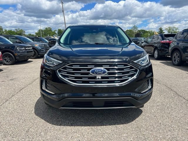 Certified 2023 Ford Edge Titanium w/ Equipment Group 301A AWD/4WD image 2